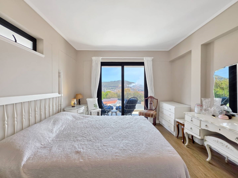 2 Bedroom Property for Sale in Vredehoek Western Cape